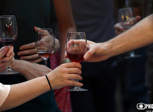 Գինու շունչն ու համը երևանյան փողոցներում (լուսանկարներ)