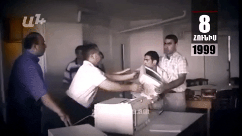 Օրացույց․ 8-ը հունիսի․ Հարկադիր կատարողները լցվել էին Նիկոլ Փաշինյանի խմբագրած  օրաթերթի խմբագրություն եւ տանում էին գույքը