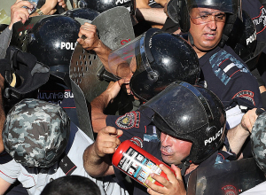 Ոստիկանությունը հատուկ միջոցներ կիրառեց Բաղրամյանում