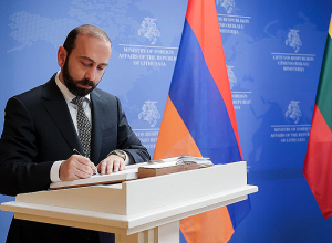 Արարատ Միրզոյանը գրառում է կատարել Լիտվայի ԱԳՆ հյուրերի մատյանում՝