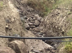Հորդառատ անձրևների հետևանքով փլուզվել է Խոտ -Որոտան այլընտրանքային ճանապարհի մի հատվածը (լուսանկարներ)
