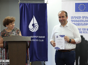 Երեւանի մամուլի ակումբը մրցանակներ է հանձնել