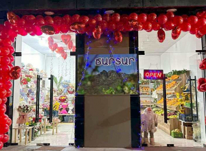 Ամեն ծաղկի հետ կարոտ ու հիշողություններ ենք փնջում. արցախցիները Երևանում ծաղկի խանութ են բացել