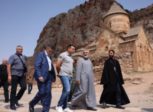 Ալեն Սիմոնյանը Վայոց ձորի մարզում է. այցը մեկնարկել է Նորավանք այցելությամբ