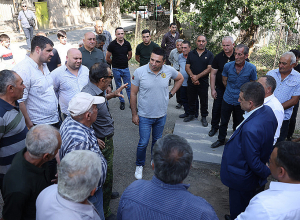 Ալեն Սիմոնյանն այցելել է սահմանամերձ Խնձորուտ բնակավայր