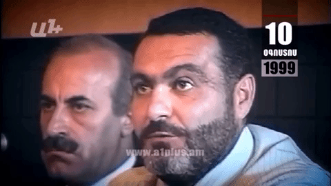 Օրացույց 10-ը օգոստոսի. Վազգեն Սարգսյանը ներկայացնում է նորանշանակ քաղաքապետ Ալբերտ Բազեյանին