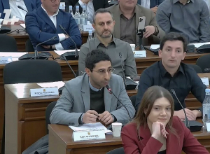 Если у муниципалитета нет средств, зачем он тратит 1,5 миллиона долларов на предпраздничное мероприятие?