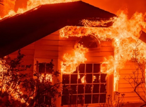 Չոր և քամոտ եղանակի պատճառով Կալիֆոռնիայի հրդեհները մնում են անկայուն