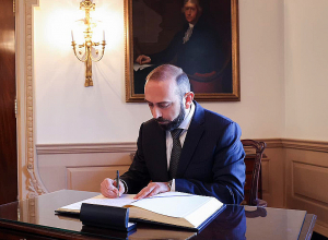 Նախարար Միրզոյանը գրառում է կատարել