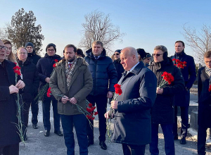 Հայաստանում Ռուսաստանի աշխատակիցները ծաղիկներ են խոնարհել ականավոր դիվանագետների շիրիմներին