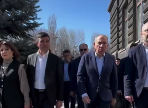 Զբոսանք արեւաշատ Գյումրիում․ Փաշինյան