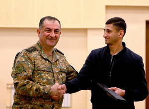 Էդվարդ Ասրյանը հանդիպել է 25-օրյա վարժական հավաքներին մասնակցած պահեստազորայինների հետ