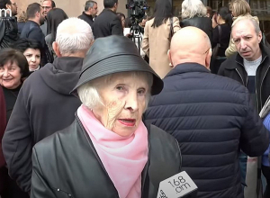 Պատանի հանդիսատեսի թատրոնի աշխատակիցները աշխատավարձ չեն ստանում․ բողոքի ակցիա քաղաքապետարանի դիմաց