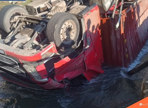 Սիսիան-Շամբ ճանապարհին բեռնատարը դուրս է եկել երթևեկելի հատվածից և հայտնվել Որոտան գետում