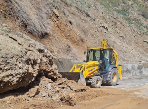 Շաքի-Սիսիան-Դաստակերտ-Ցղունի ճանապարհին հսկա քարաբեկոր է ընկել