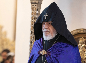 Կաթողիկոսը մեկնել է Վատիկան՝ մասնակցելու Ֆրանցիսկոս Պապի հուղարկավորության արարողություններին