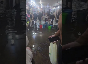 Անձրևի ժամանակ իրավիճակը  «Բարեկամություն» մետրոյի անցումում