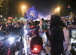 Փարիզում մեքենան մխրճվել է ֆուտբոլային երկրպագուների խմբի մեջ․ կան տուժածներ