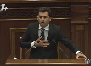 Ուղեղը մթագնած մեկի հրամանով Դուք լցրել էիք քաղաքները ծանր տեխնիկայով․ Արշակյանը՝ Օհանյանին