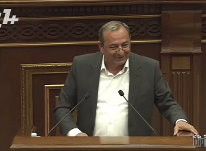 Էս աթոռին նստած երիտասարդը ի՞նչ եղավ, հանկարծ հայտնաբերվեց Կիեւյան կամրջի տա՞կ, ո՞վ է արել. Մինասյան