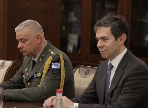 Սուրեն Պապիկյանն ընդունել է Հունաստանի դեսպանին և պաշտպանության հարցերով կցորդին