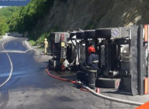 Դիլիջան-Երևան ավտոճանապարհին կցորդիչով բեռնատարը կողաշրջվել է