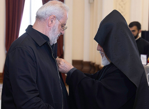 Մայր Աթոռում «Սուրբ Գրիգոր Լուսավորիչ» շքանշան շնորհվեց Մինսկի հայկական եկեղեցու բարերար Արթուր Գրանցին