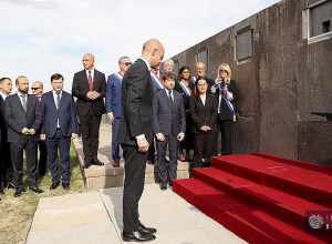 Արարատ Միրզոյանը և Ժան-Նոել Բարոն մասնակցել են Ադմիրալ Լուի Դարտիժ Դյուֆերենին նվիրված հուշաքարի բացման արարողությանը