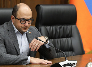 Զզվելի է, չեմ ուզում կեղտոտվել. Մամիջանյանը` Փաշինյանի գրառումների մասին