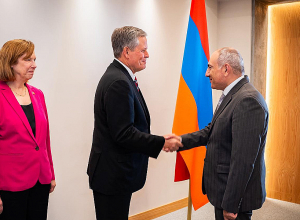 Տարածաշրջանում կայունության համար Հայաստանն ու Ադրբեջանը պետք է ստորագրեն խաղաղության համաձայնագիր. Դեյնզ