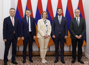 Ռուբեն Ռուբինյանն ընդունել է ԳԴՀ ԱԳ նախարարության պատվիրակությանը