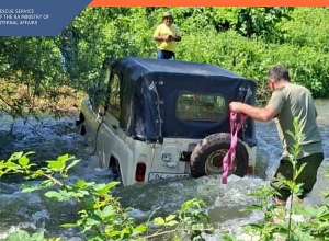 Փրկարարները գետից դուրս են բերել ավտոմեքենան
