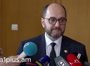 Չգիտեմ ո՞վ է սրբազանը եւ քեռակինը, չեմ ուզում անձնական կյանքին խառնվել