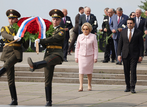 Ալեն Սիմոնյանն ու Վալենտինա Մատվիենկոն այցելել են Երեւանի «Հաղթանակ» զբոսայգի