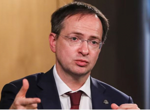 Մեդինսկին Ղարաբաղն անվանել է «վիճելի տարածաշրջան», Բաքուն հակադարձում է