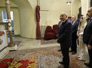 Փաշինյանը Ստամբուլում այցելել է Սուրբ Աստվածածին աթոռանիստ մայր եկեղեցի