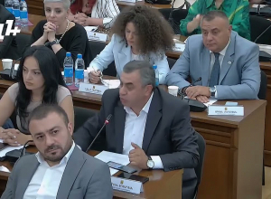 Լռե՛ք, թողե՛ք՝ խոսամ․ Արցախցիների տները հանձնել եք, ասում եք՝ մատից փուշ ենք հանել․ շոու եք անում