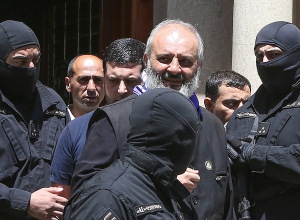 Ինչպես է ԱԱԾ-ն ձերբակալում Բագրատ սրբազանին