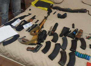 Ճայթրուկներ, անօդաչու թռչող սարքեր․ հանցավոր խմբի ղեկավարների և մասնակիցների բնակարաններում հայտնաբերվել են հանցագործության համար նախատեսված  իրեր․ ՔԿ