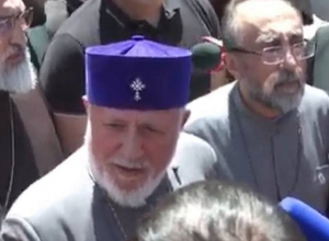 Կաթողիկոսը ԱԱԾ-ականների դիմաց է կանգնել, լարված իրավիճակ Մայր Աթոռում