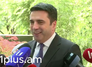 Ինքը մեկ ա լքելու ա, հարցը ժամանակն է. Ալեն Սիմոնյանի ճեպազրույցը