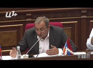 Արծվիկ Մինասյանն իր գործի վերաբերյալ հարցեր ուղղեց Աննա Վարդապետյանին