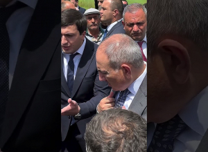 Փաշինյանի չնախատեսված կարճատեւ հանդիպումը Լեռնանիստի բնակիչների հետ