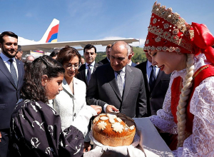 Վարչապետը տիկնոջ հետ ժամանել է Ալթայի Հանրապետություն