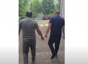 80 միլիոն ռուբլու ավազակության փորձ Վանաձորի բանկերից մեկում․ կատարողը ձերբակալվել, ապա կալանավորվել է