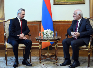 Նախագահ Վահագն Խաչատուրյանն ընդունել է Հանրային խորհրդի նախագահ Արա Խզմալյանին