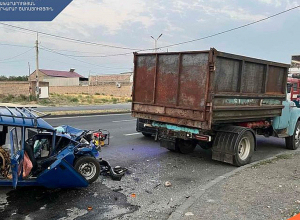 Ավտոմեքենան բախվել է կայանած «ZIL» մակնիշի բեռնատարին