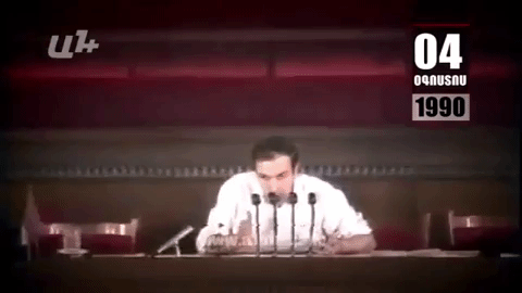 Օրացույց․ 4-ը օգոստոսի․ Լեւոն Տեր-Պետրոսյանն ընտրվեց Գերագույն Խորհրդի նախագահ