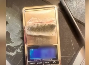 Փաթեթներով թմրամիջոց տեղադրող երիտասարդ է կալանավորվել