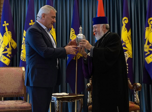 Կաթողիկոսը շնորհավորել է Սամվել Կարապետյանին ծննդյան 60-ամյակի առիթով